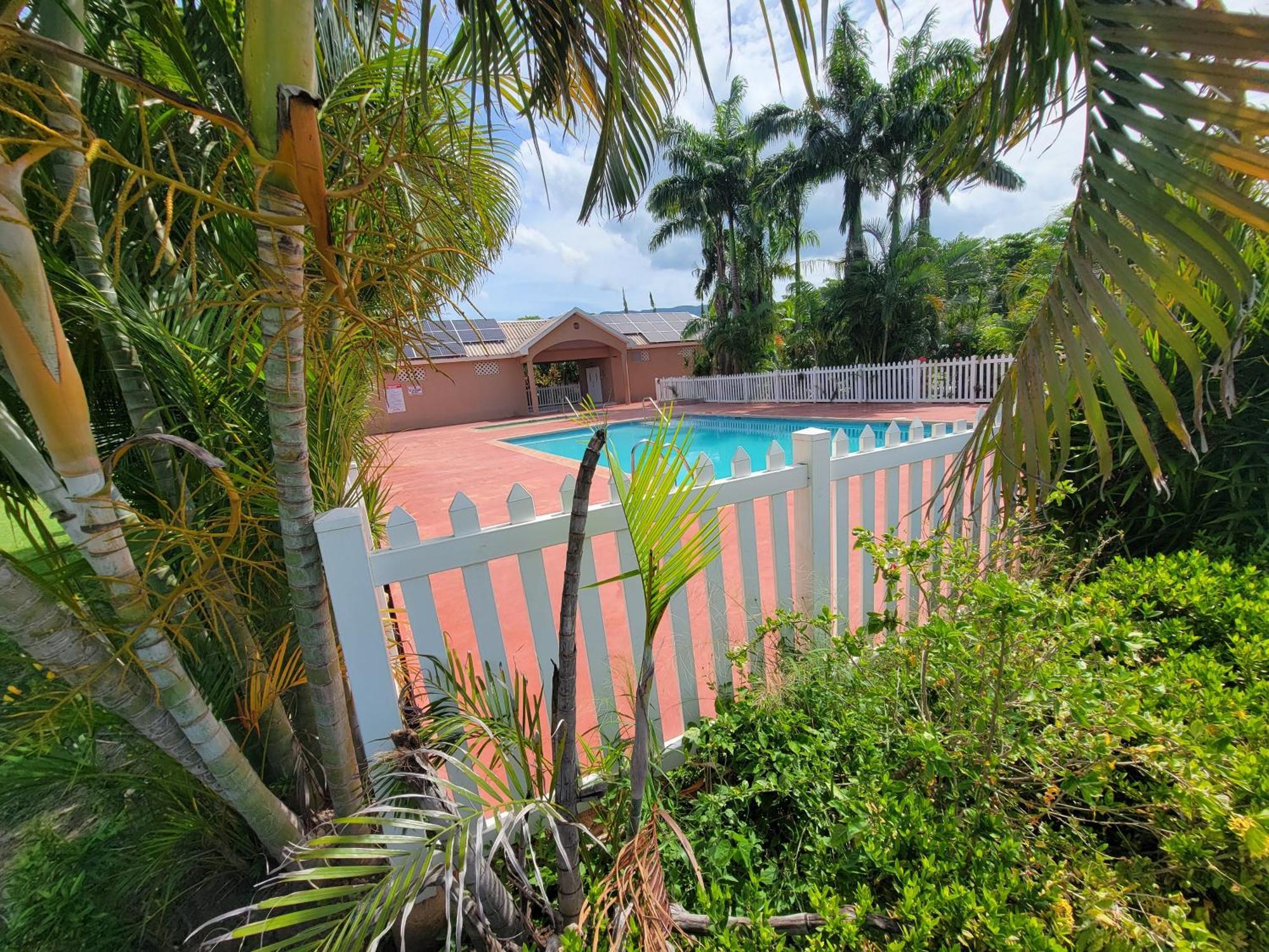 Comfortable Strategic Lodging Quarters Spanish Town Exterior photo