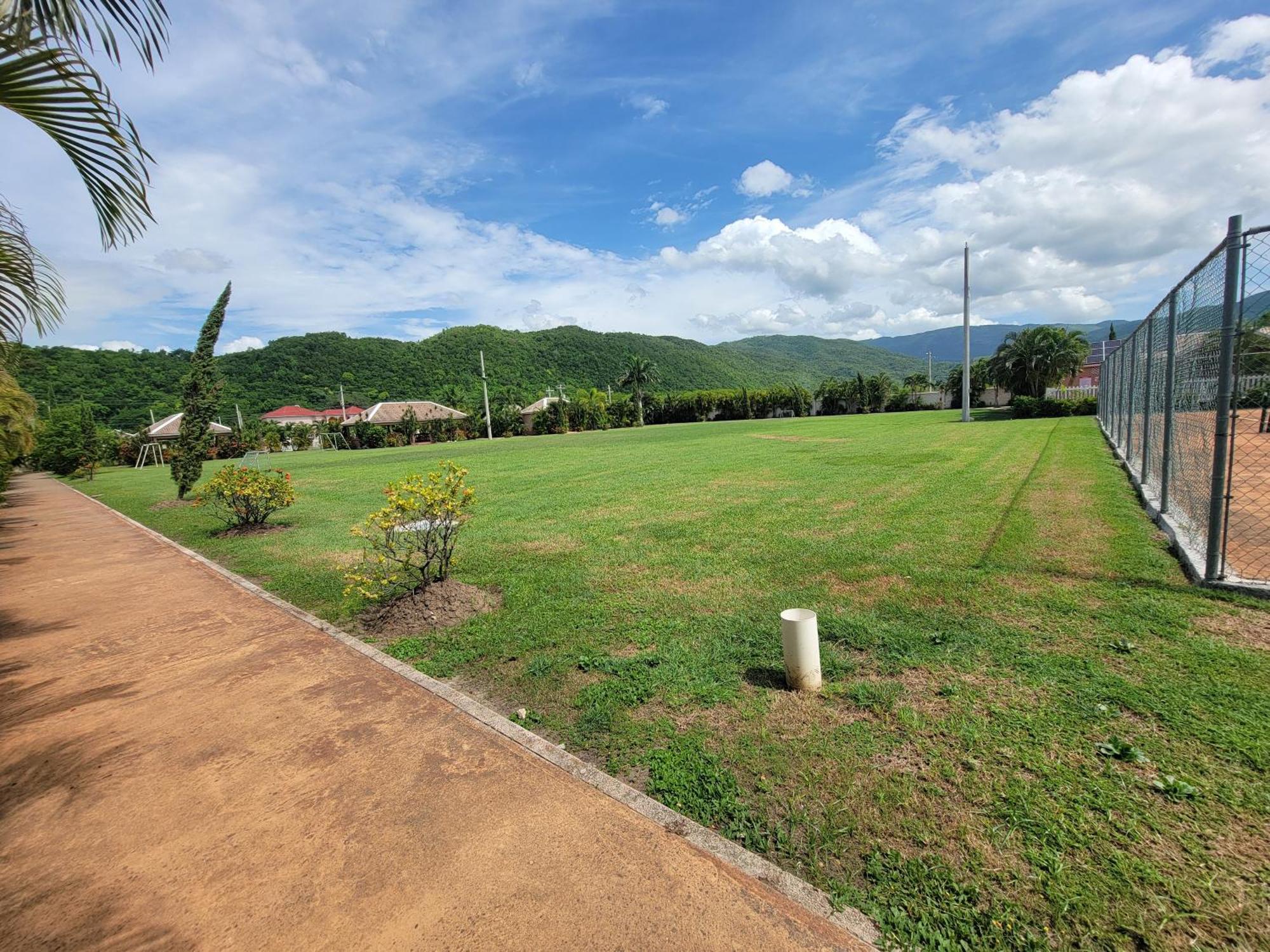 Comfortable Strategic Lodging Quarters Spanish Town Exterior photo