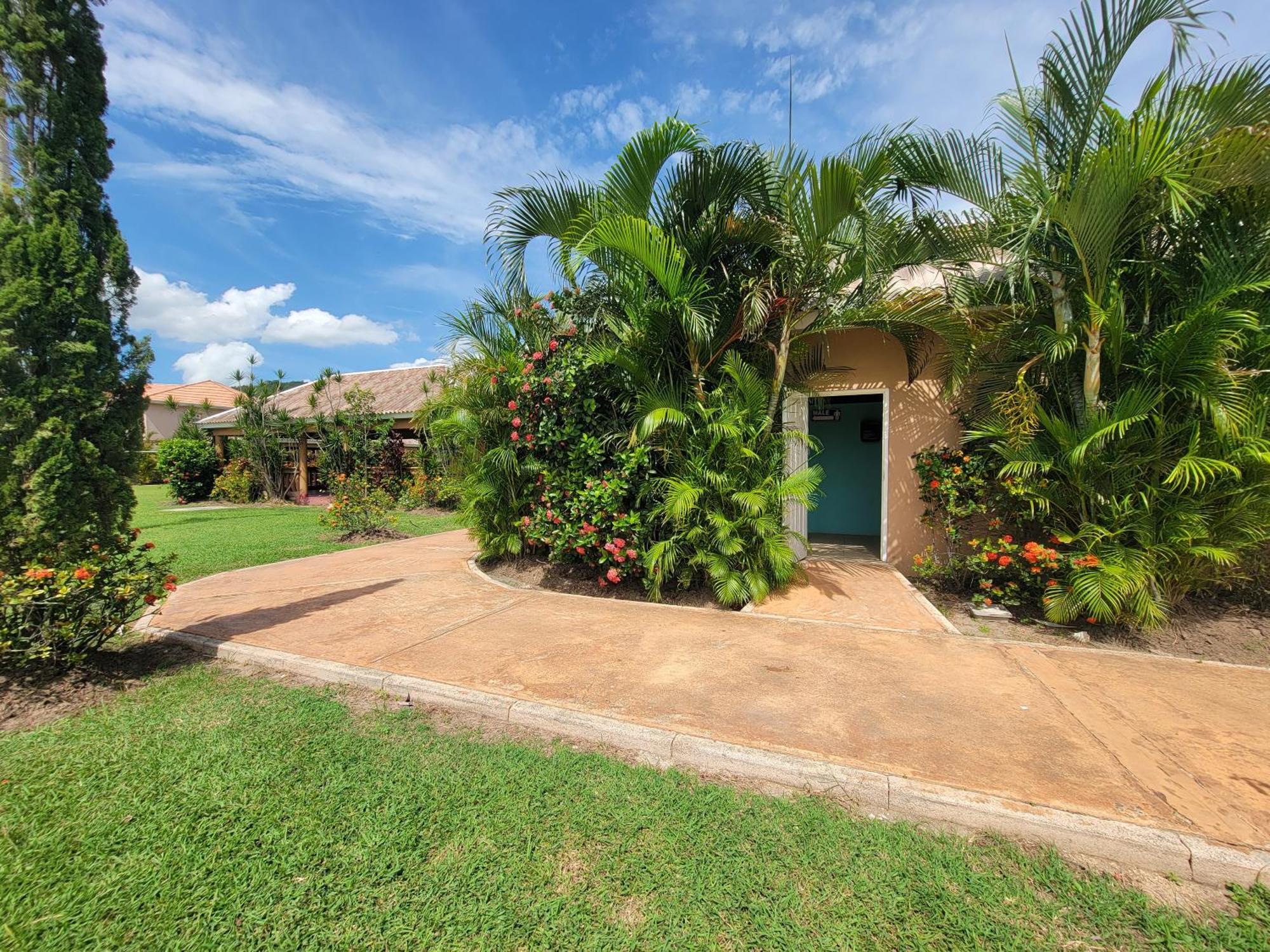 Comfortable Strategic Lodging Quarters Spanish Town Exterior photo