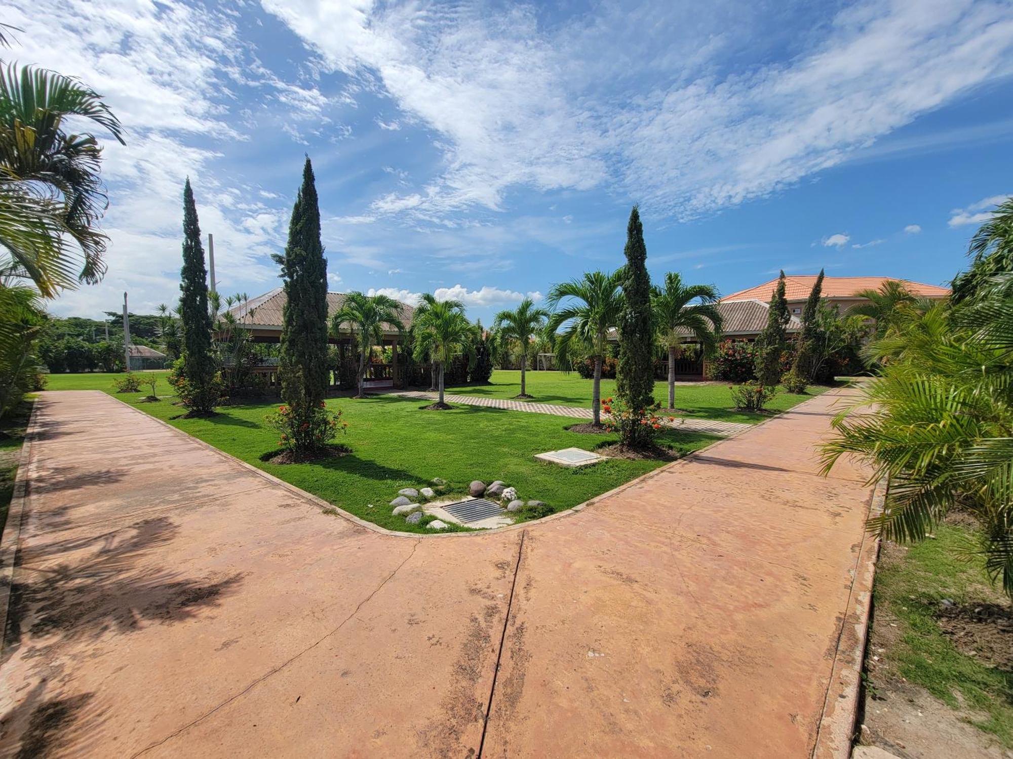Comfortable Strategic Lodging Quarters Spanish Town Exterior photo