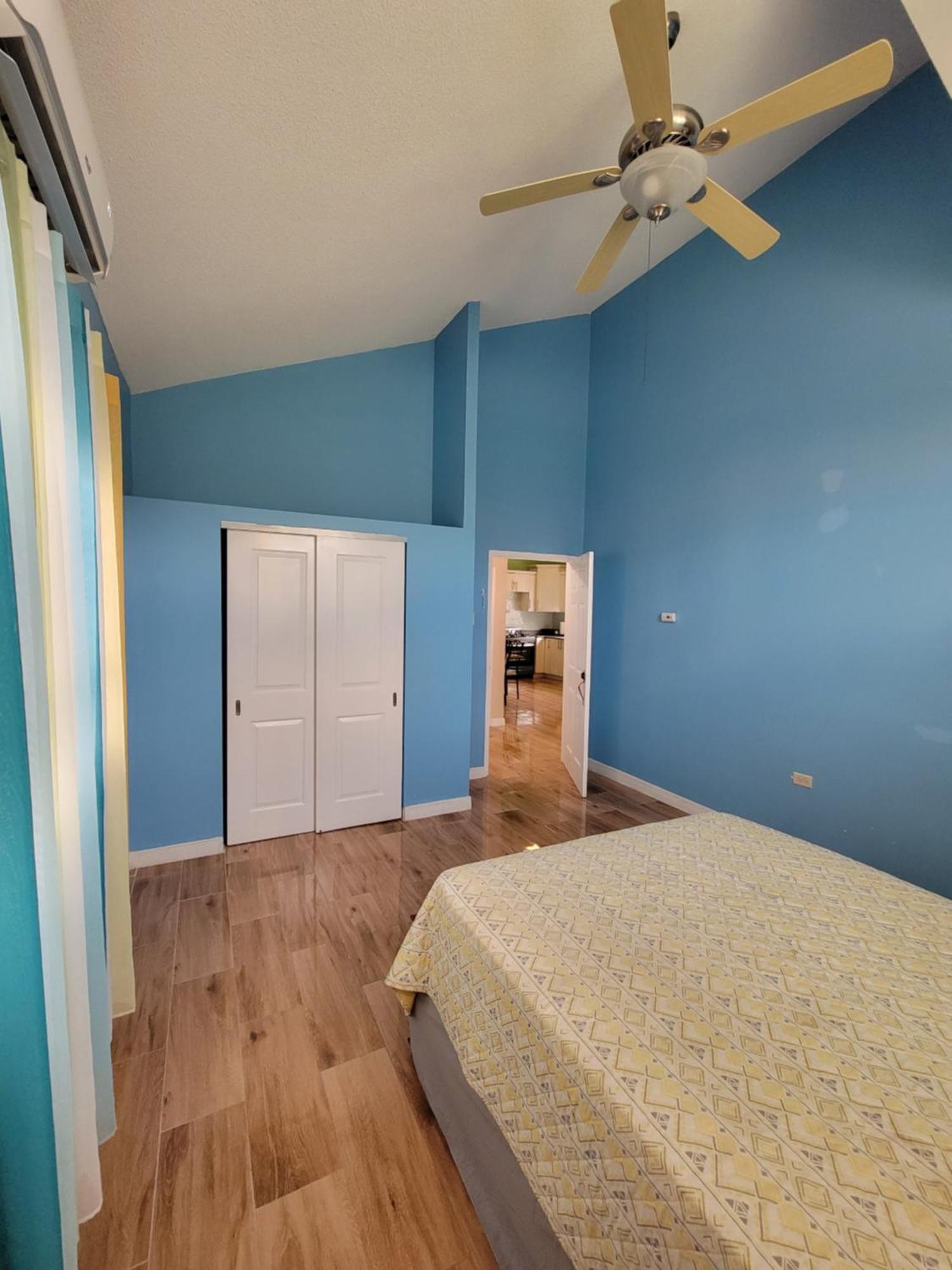 Comfortable Strategic Lodging Quarters Spanish Town Exterior photo